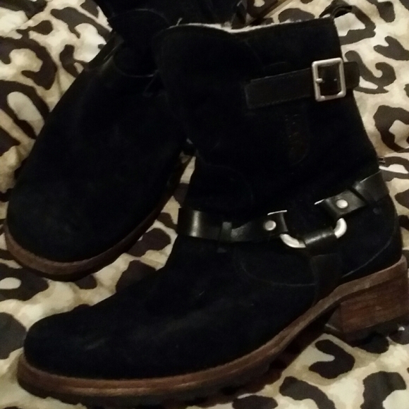 Rare Ugg suede booties - Picture 8 of 8